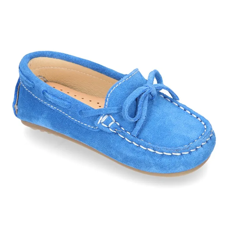Mocasín lazos peques piso conductor en piel serraje.