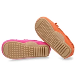 Mocasín lazos peques piso conductor en piel serraje.