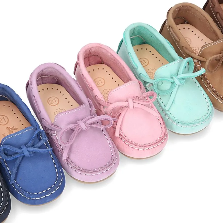 Mocasín lazos peques piso conductor en piel Nobuck.