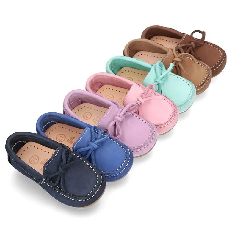 Mocasín lazos peques piso conductor en piel Nobuck.