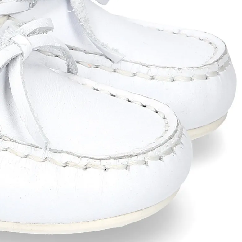 Mocasín lazos piso conductor en piel Napa blanca.