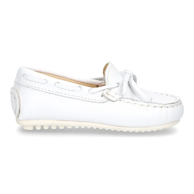 Mocasín lazos piso conductor en piel Napa blanca.
