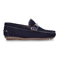 Mocasín mayores con bandera y estribo en piel serraje.
