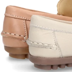 Mocasín mayores con borlas en piel EXTRA SUAVE en colores pasteles.