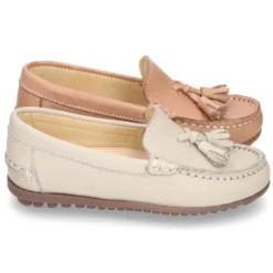 Mocasín mayores con borlas en piel EXTRA SUAVE en colores pasteles.
