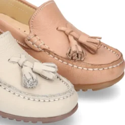 Mocasín mayores con borlas en piel EXTRA SUAVE en colores pasteles.