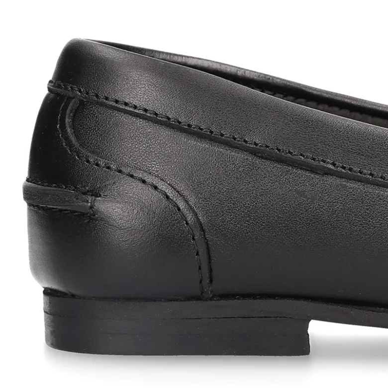 Mocasín NIÑA colegial con borlas y flecos en piel Boxcalf.
