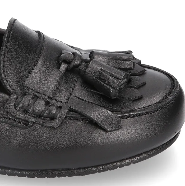 Mocasín NIÑA colegial con borlas y flecos en piel Boxcalf.