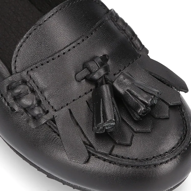 Mocasín NIÑA colegial con borlas y flecos en piel Boxcalf.