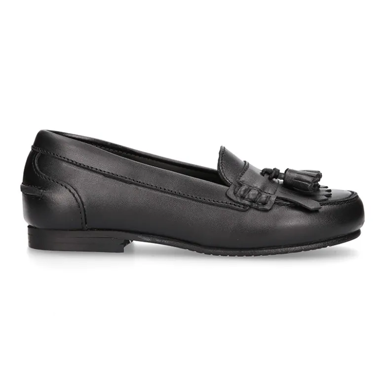 Mocasín NIÑA colegial con borlas y flecos en piel Boxcalf.