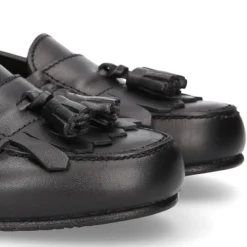 Mocasín NIÑA colegial con borlas y flecos en piel Boxcalf.