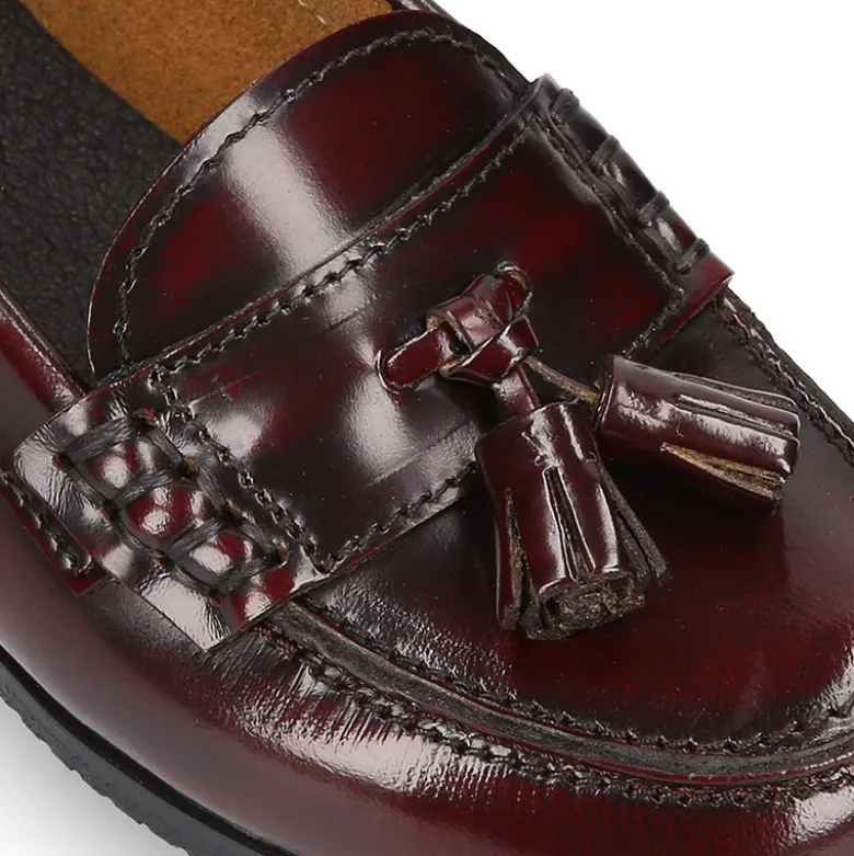 Mocasín NIÑA colegial con borlas en piel Antik.