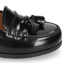Mocasín NIÑA colegial con borlas en piel Antik.