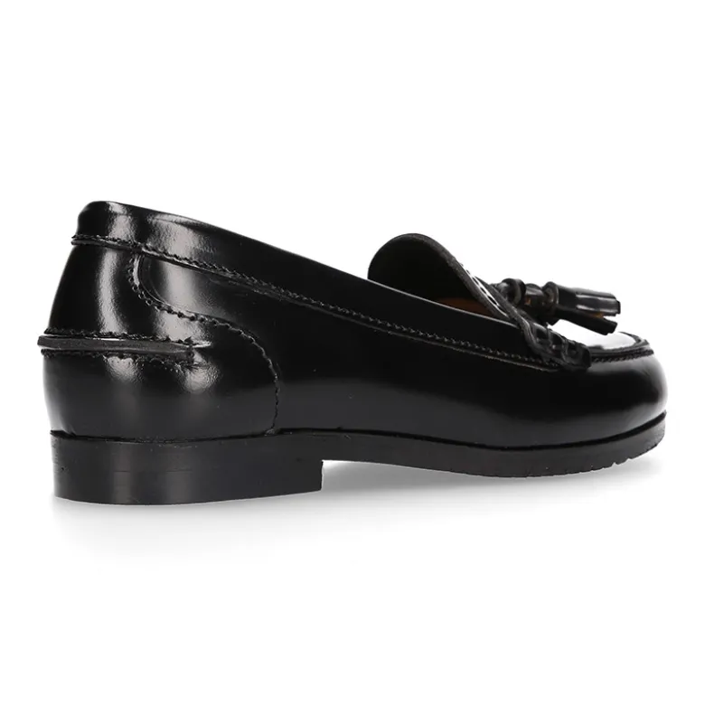 Mocasín NIÑA colegial con borlas en piel Antik.