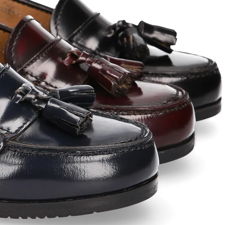 Mocasín NIÑA colegial con borlas en piel Antik.