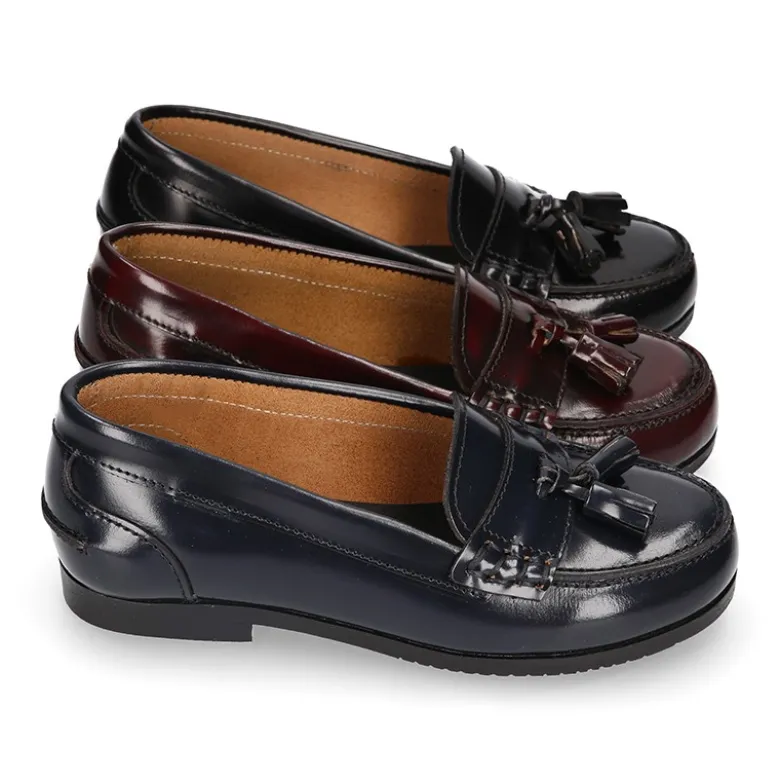 Mocasín NIÑA colegial con borlas en piel Antik.