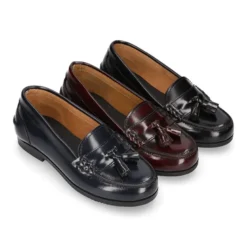 Mocasín NIÑA colegial con borlas en piel Antik.