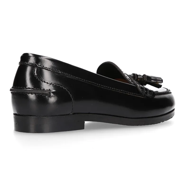 Mocasín NIÑA colegial con borlas en piel Antik.