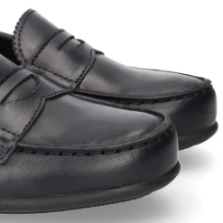 Mocasín NIÑA colegial en piel Boxcalf y suela de goma.