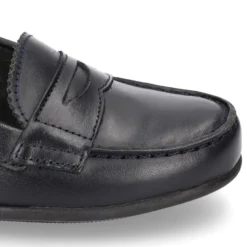 Mocasín NIÑA colegial en piel Boxcalf y suela de goma.