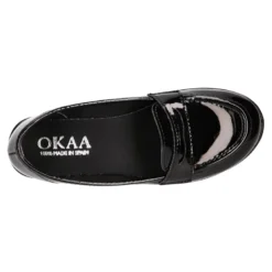 Mocasín niña OKAA estilizado en charol NEGRO.