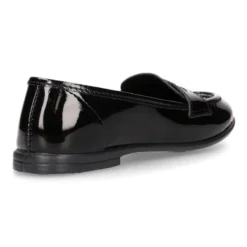 Mocasín niña OKAA estilizado en charol NEGRO.