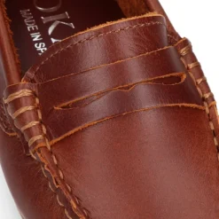 Mocasín niño clásico con diseño de antifaz en piel cuero.