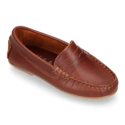 Mocasín niño clásico con diseño de antifaz en piel cuero.