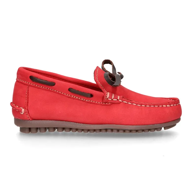 Mocasín niño con lazos a contraste en piel Nobuck Suave.