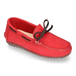 Mocasín niño con lazos a contraste en piel Nobuck Suave.
