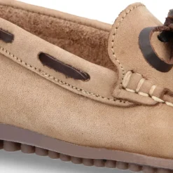 Mocasín niño con lazos a contraste en piel Nobuck Suave.