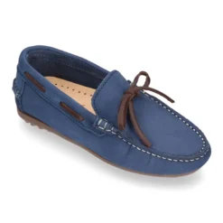 Mocasín niño con lazos a contraste en piel Nobuck.