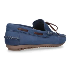 Mocasín niño con lazos a contraste en piel Nobuck.