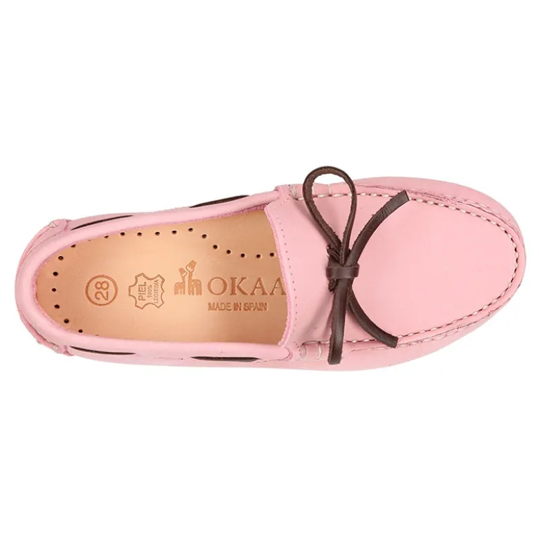 Mocasín niño con lazos a contraste en piel Nobuck.
