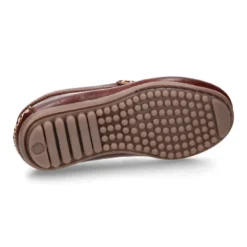 Mocasín niños antifaz en piel trabajada en colores clásicos.