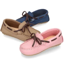 Mocasín niños pequeños con lazos a contraste en piel Nobuck.
