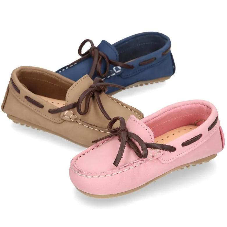 Mocasín niños pequeños con lazos a contraste en piel Nobuck.
