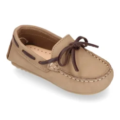 Mocasín niños pequeños con lazos a contraste en piel Nobuck.
