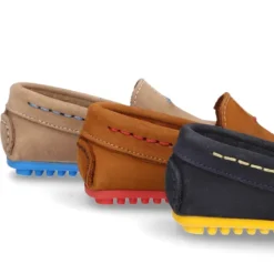 Mocasín niños pequeños piso conductor contraste en piel Nobuck.