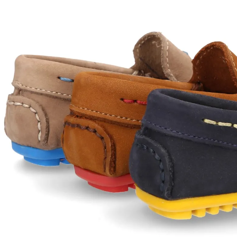 Mocasín niños pequeños piso conductor contraste en piel Nobuck.