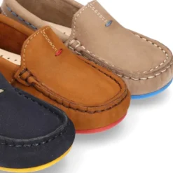 Mocasín niños pequeños piso conductor contraste en piel Nobuck.