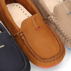 Mocasín niños pequeños piso conductor contraste en piel Nobuck.