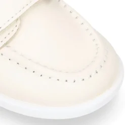 Mocasín niño tipo NÁUTICO sin cordones en piel napa lavable.