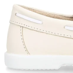 Mocasín niño tipo NÁUTICO sin cordones en piel napa lavable.