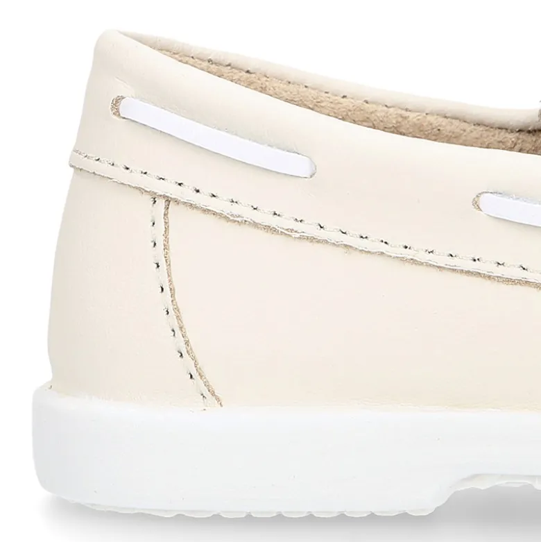 Mocasín niño tipo NÁUTICO sin cordones en piel napa lavable.