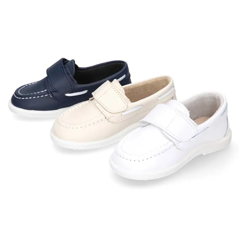 Mocasín niño tipo NÁUTICO sin cordones en piel napa lavable.