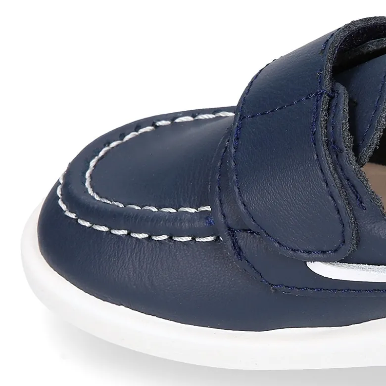Mocasín niño tipo NÁUTICO sin cordones en piel napa lavable.