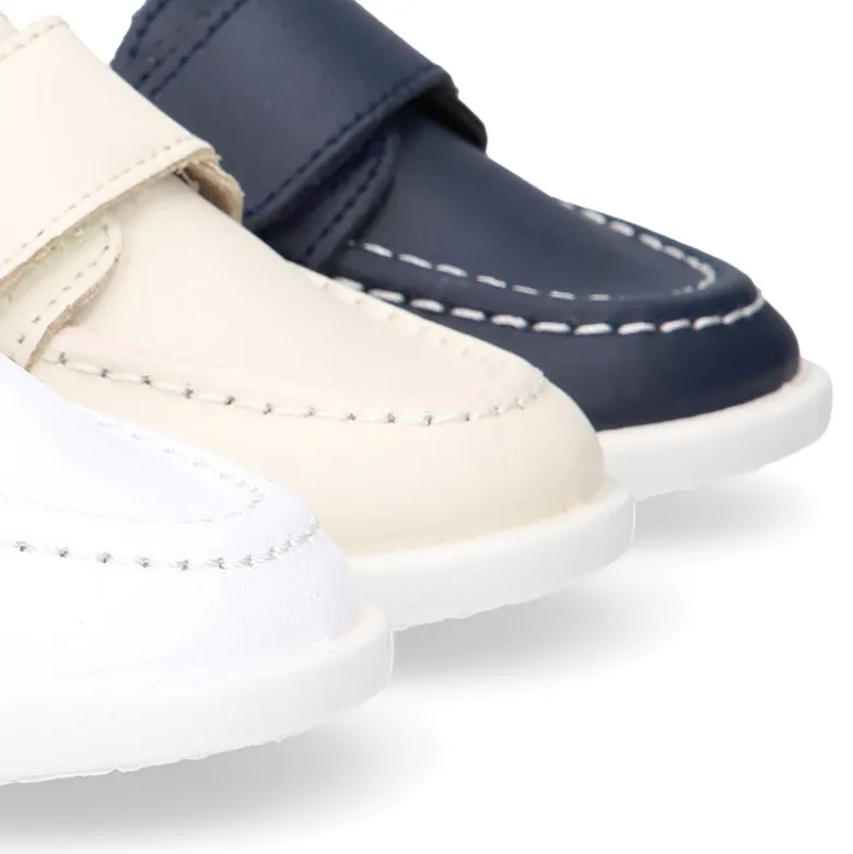 Mocasín niño tipo NÁUTICO sin cordones en piel napa lavable.