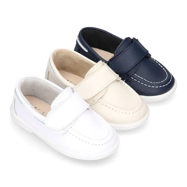 Mocasín niño tipo NÁUTICO sin cordones en piel napa lavable.