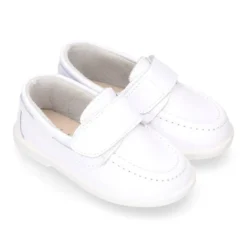 Mocasín niño tipo NÁUTICO sin cordones en piel napa lavable.